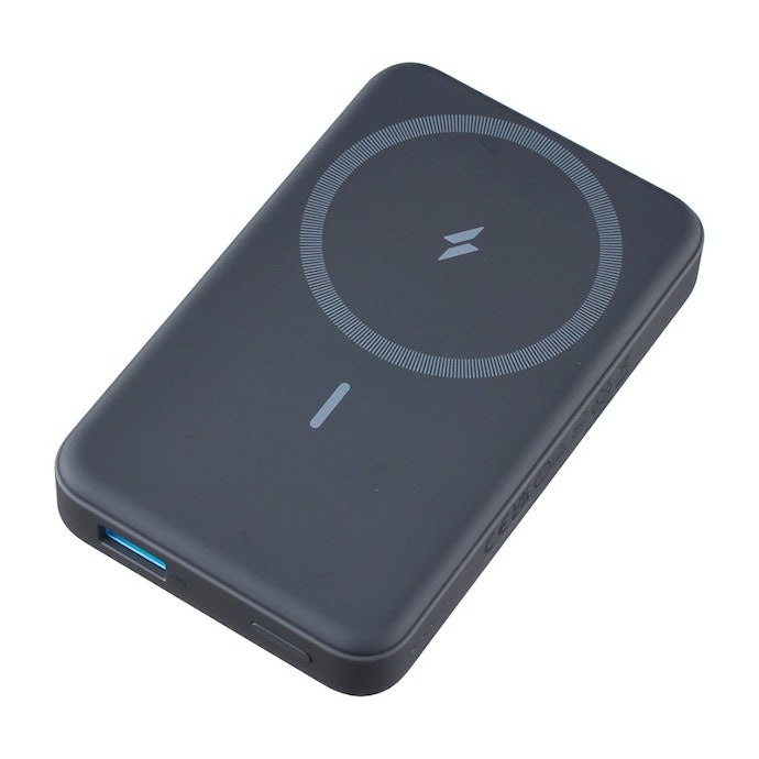 Ankerの633 Magnetic Battery(MagGo)A1641011は、スリムながらiPhone14へ2回のフル充電が可能