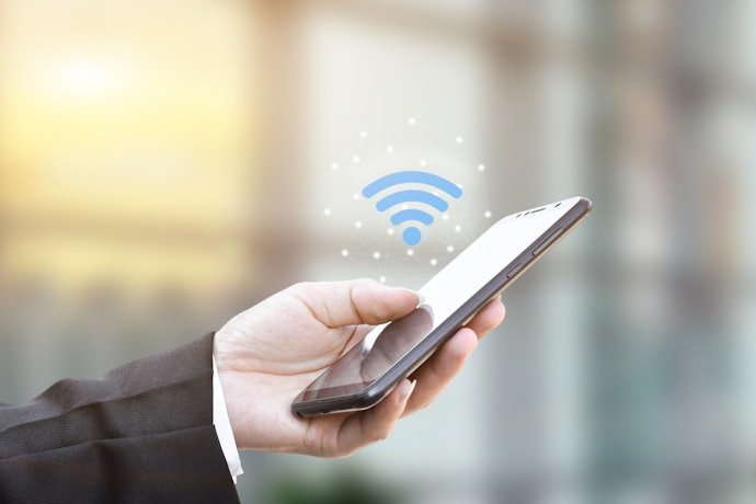 電話がメインなら通信速度は気にしすぎなくてOK。目安は10Mbps