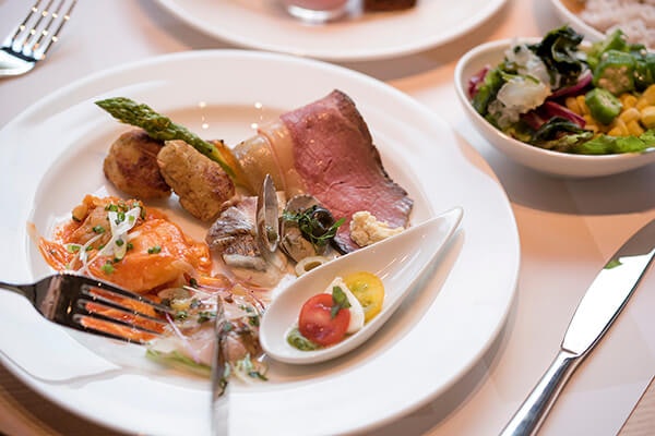 朝食・ランチ・ディナーなど食事も満足度にかかわる