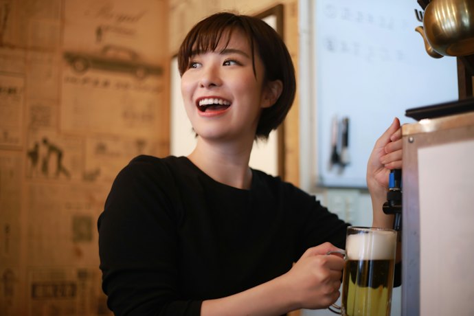 アルバイトの場合は休みの日に勤務先に連絡される可能性がある
