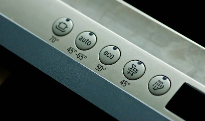 食洗機対応の記載に注目。耐熱温度は90℃を目安にしよう