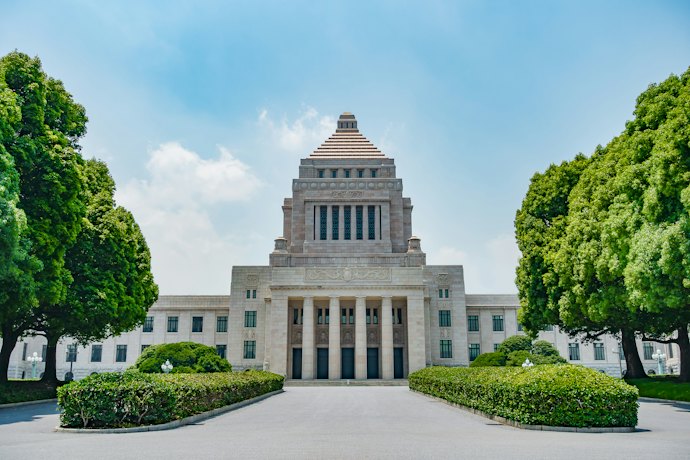 政府機関や中央銀行のサイトを確認する