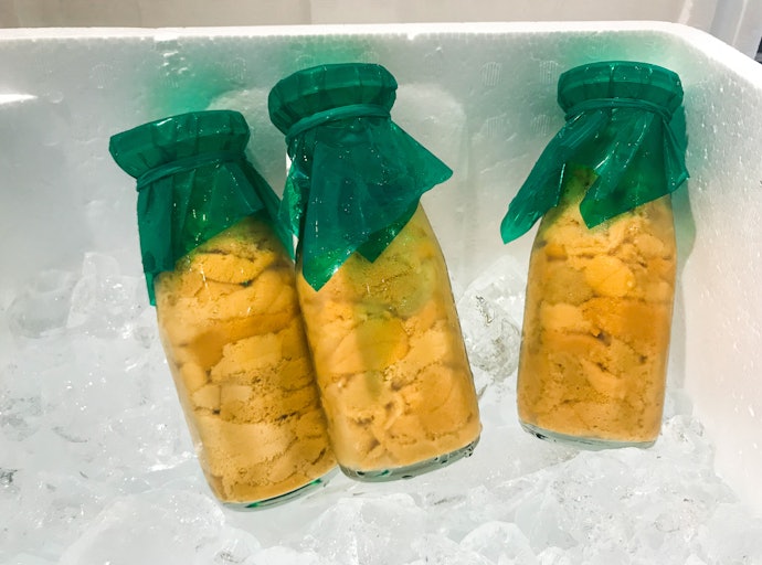 生の味を楽しむならミョウバン不使用の「塩水ウニ」を