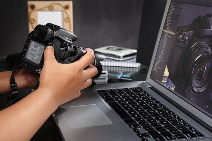 インターネットに子機としてつなげられるWi-Fi付きSDカードも