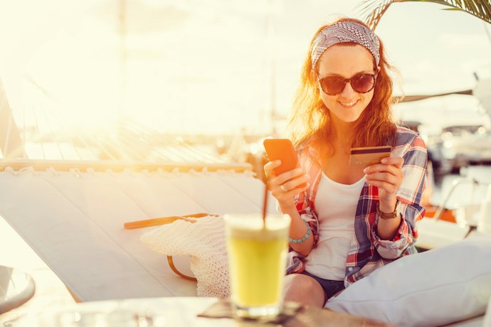 旅行に行くことが多いなら、海外・国内旅行保険が付帯するかチェックしよう