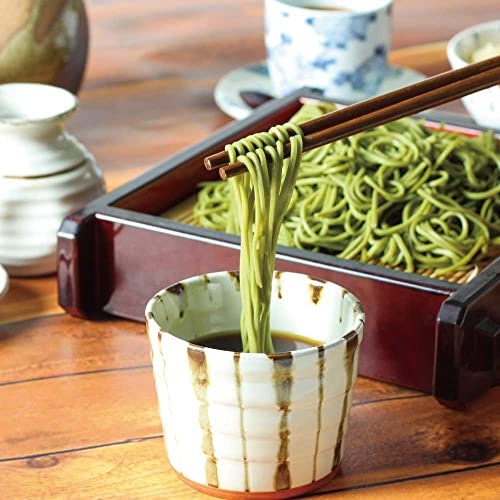 お茶本来の風味を楽しむなら、香料や着色料不使用の茶そばを選ぼう