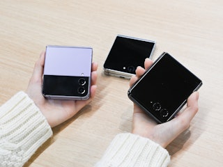 サブディスプレイの使い勝手のよさ(フリップ型)