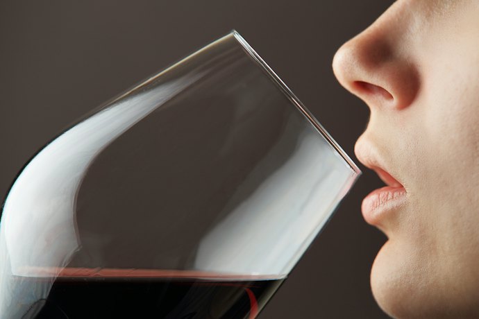 口あたりにこだわるなら、リム(飲み口)が薄いワイングラスがおすすめ