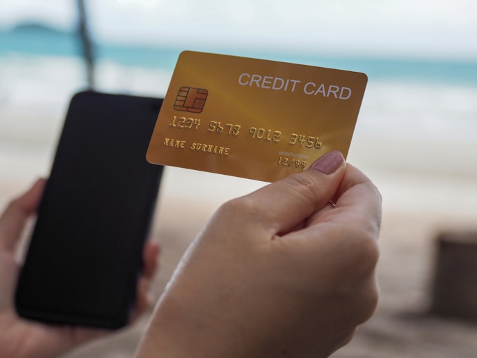 クレジットカードを保有している人はキャッシングを利用する