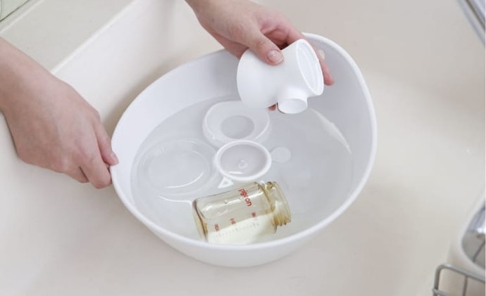 新生児用の乳首が付属。パーツの消毒方法は2種類