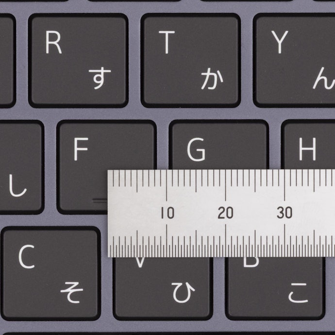 キーボードは一般的なJP配列。クセが少なく多くの人がなじみやすい