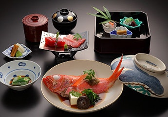 旅行の目的にあわせて食事の有無を選択しよう
