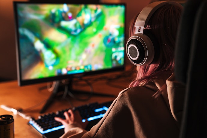 ゲームを快適に楽しみたい人は、リフレッシュレートと応答速度を重視