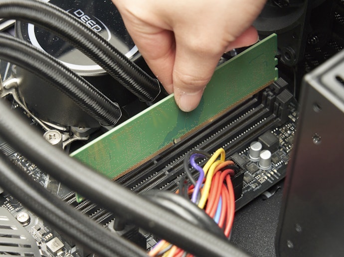 DDR5のメモリを搭載。サクサク作業できるうえ、将来的に増設・換装もしやすい