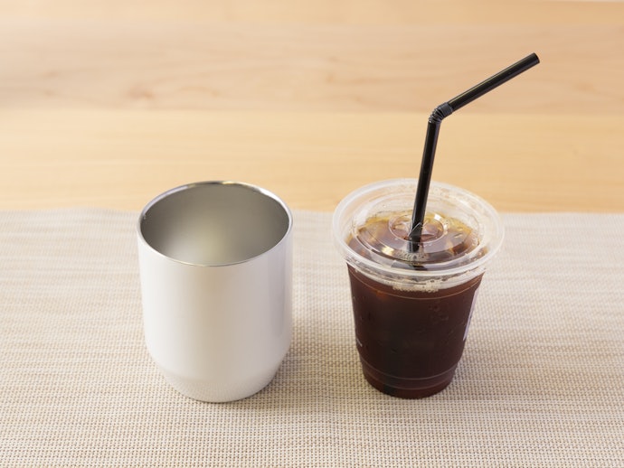 カップの高さと同程度か少し低めが理想的