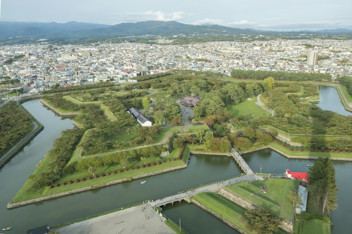 賑やかな繁華街を楽しみたいなら五稜郭エリア