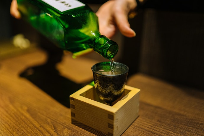 米の味わいを楽しむなら純米酒、口当たりの爽やかさなら本醸造酒