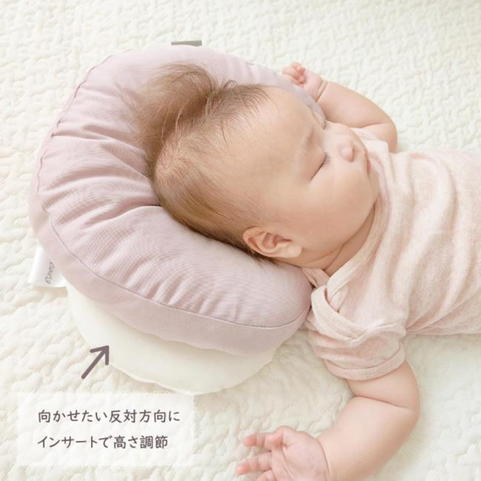 3~12か月以降は、赤ちゃんに合わせて高さ調整ができるタイプがおすすめ。向きグセの軽減にも