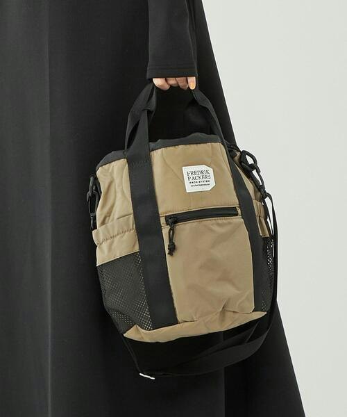 その日のコーデや荷物に合わせて持つなら2WAYタイプがベター