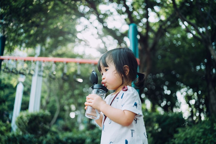 子ども用にもぴったりな、中身がこぼれにくいストロータイプ