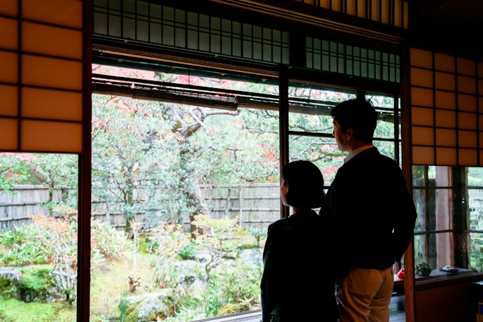 静かな時間を求めるなら客室数が少ない宿や離れに注目