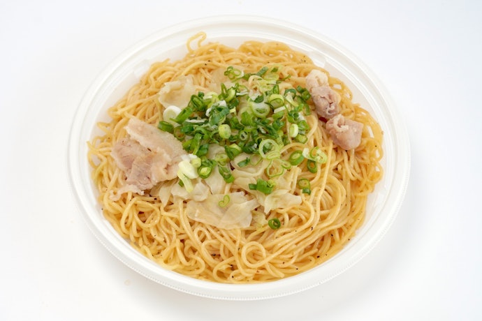 だしと塩ダレのバランスばっちり!青ねぎがアクセントの塩焼きそばがウマい!