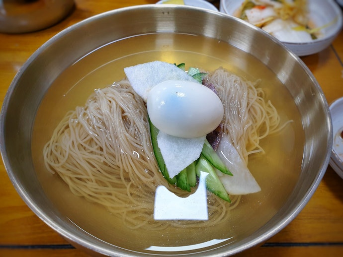 さっぱりと味わいたい人には、水冷麺がおすすめ