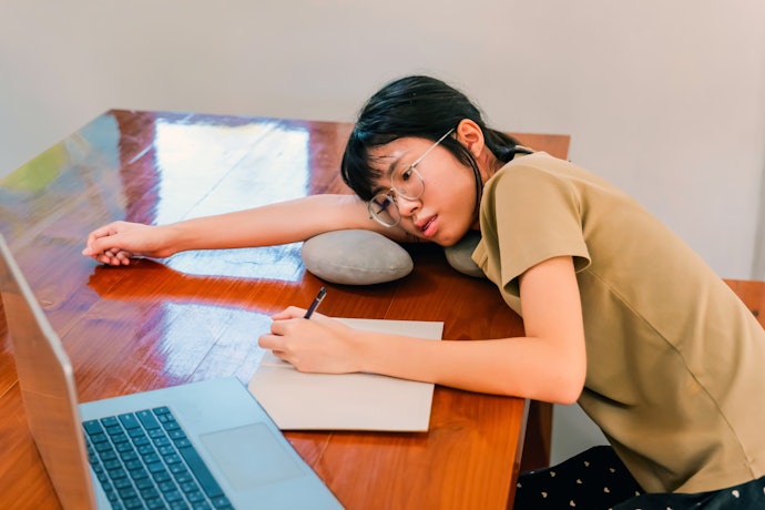 オフィスでの仮眠・昼寝用はコンパクトで持ち運びやすいものを選ぼう