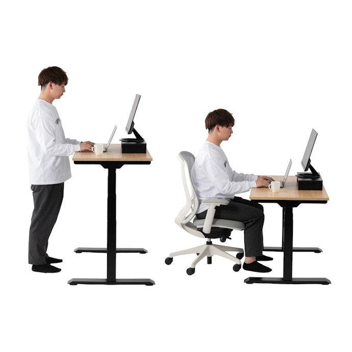 幅広い身長に対応した昇降デスク。スピーディ&安定して昇降できる