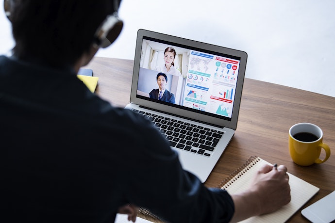 テキストを読むだけで理解できるか不安な人は映像授業付きの講座を選ぼう
