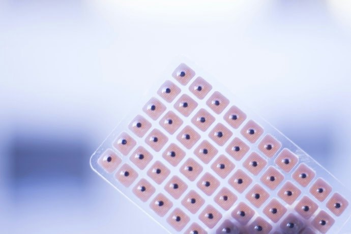 強い刺激が苦手なら、刺さないシールがベター。刺激の強さを軸に素材を決めよう