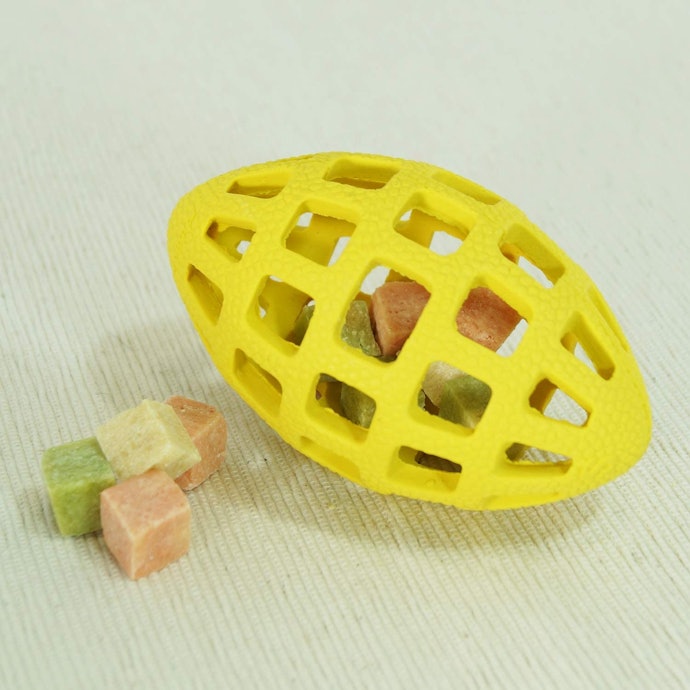 留守番中に飽きずに使えるおもちゃがほしいなら、おやつ内蔵型(知育型)に注目