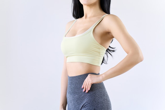 美姿勢を目指すなら、底に傾斜のあるかかと重心タイプ