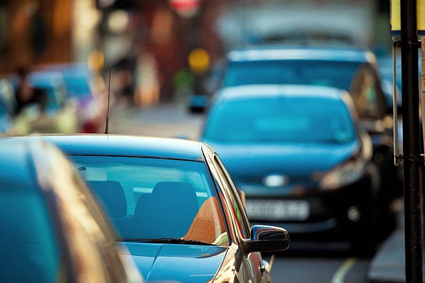 移動に車を使うなら、駐車場の有無や料金設定は事前にチェックしておこう