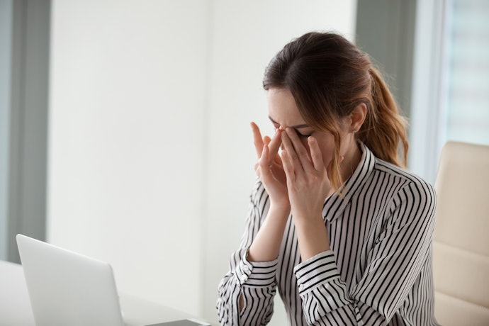 ドライアイで目が乾きやすい人は、角膜保護成分が配合されたものをチョイス