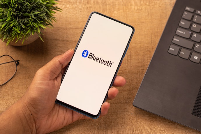 手元で操作したい人は、Bluetoothリモコンやアプリ対応モデルに注目