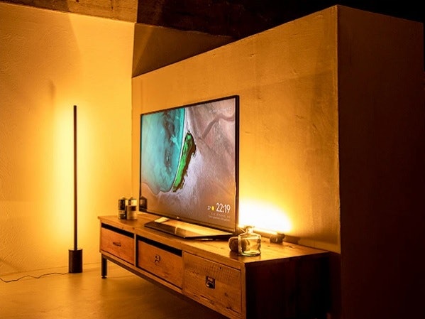 壁やテレビ裏の間接照明として使うなら、やさしい明るさのモデルを選ぼう