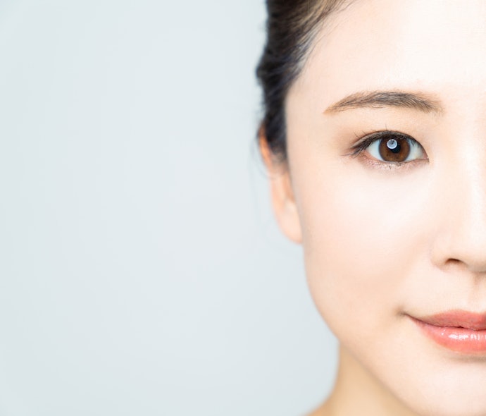 ちゅるんと潤ませるなら、透明感がありフチの淡いカラーに注目