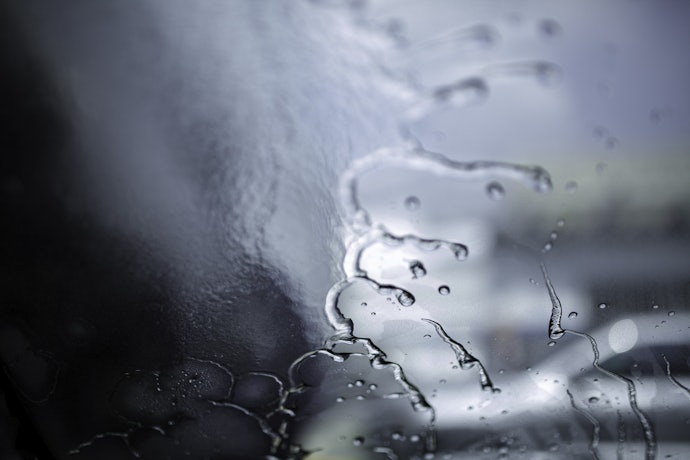 水平で広い範囲を磨くなら液体タイプがおすすめ