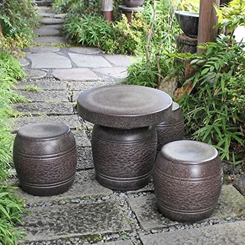 庭でゆっくりくつろぎたいなら、テーブルセットを選ぼう