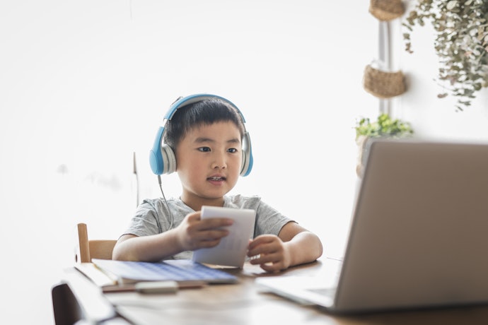 スカイプなどの音声通話に使うならマイク付きのヘッドセットが便利