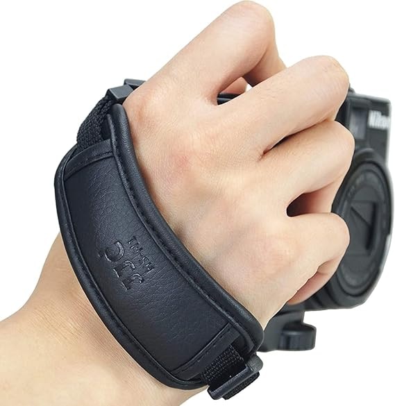 重たいカメラを安定して構えたいなら、グリップタイプをチェック