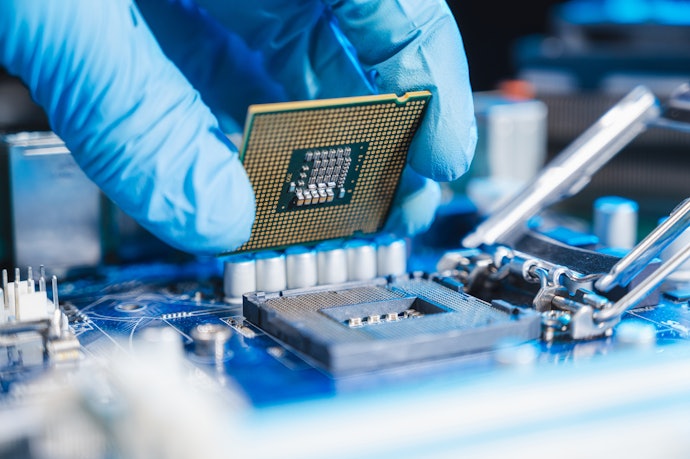 メモリ:8GBか16GBの2択。WEB会議中も作業をしたいなら16GBあると便利