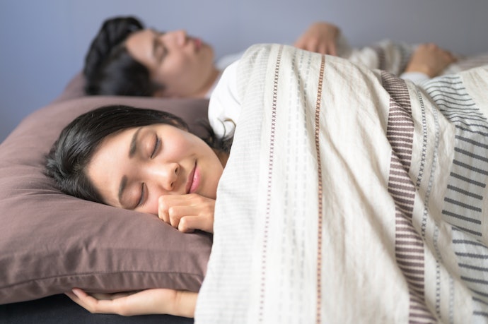 就寝中に使うならコードレスの蓄熱式が便利