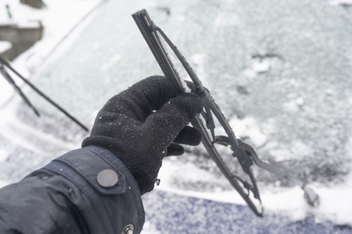 とりあえず持っておきたいなら、安価なノーマルタイプの雪用ワイパー