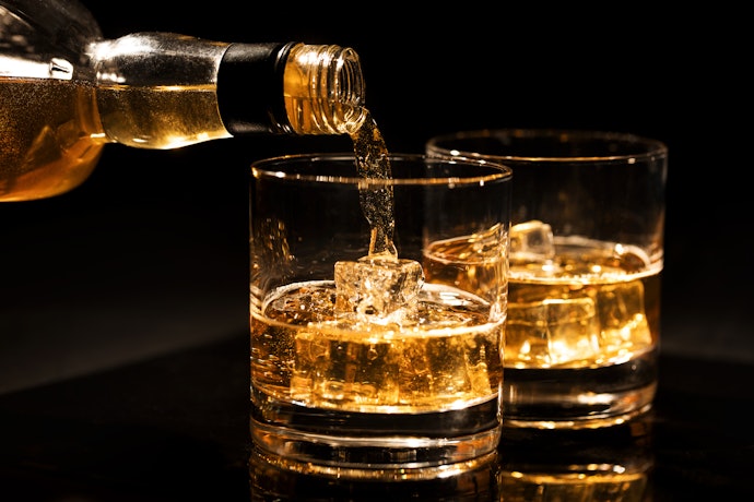 ロックで飲むなら氷に負けない個性派がおすすめ
