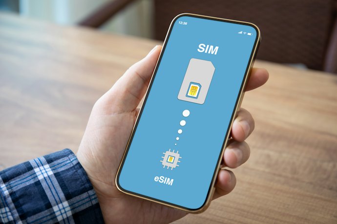 乗り換え手続きがスムーズ。店舗数は少ないが、ショップで対面契約も可
