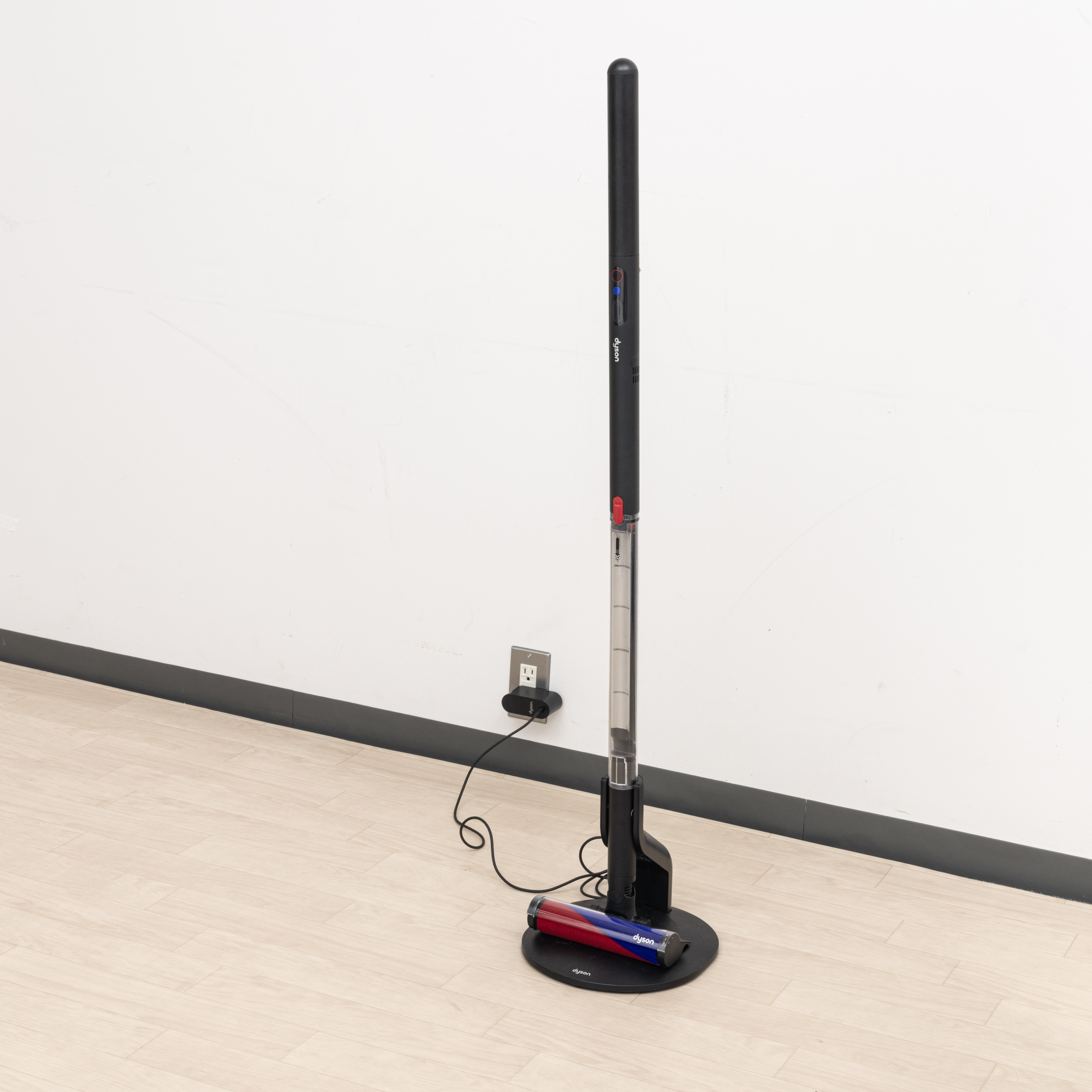 新品 ダイソン Dyson PencilVac Fluffy SV50 FF JALとっておきの逸品｜〔ダイソン〕Dyson PencilVac Fluffy™ (SV50 FF