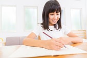 小学4年生にはマンガやイラストが多めのものを
