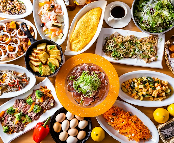 食を楽しむなら朝食・ランチ・ディナーなど食事できる場所をチェックしよう